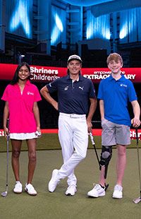 Ricky Fowler with two patient ambassadors, all holding golf clubs